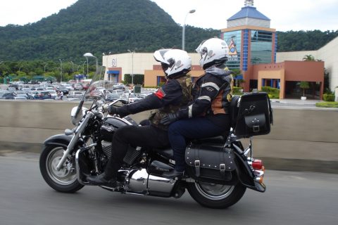 GALEV E CLEISI

Pilotando Clementina sua moto