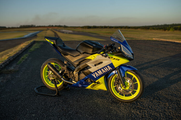 Nova Yamaha YZF-R15 - da corrida pra a correria - Jacaremoto