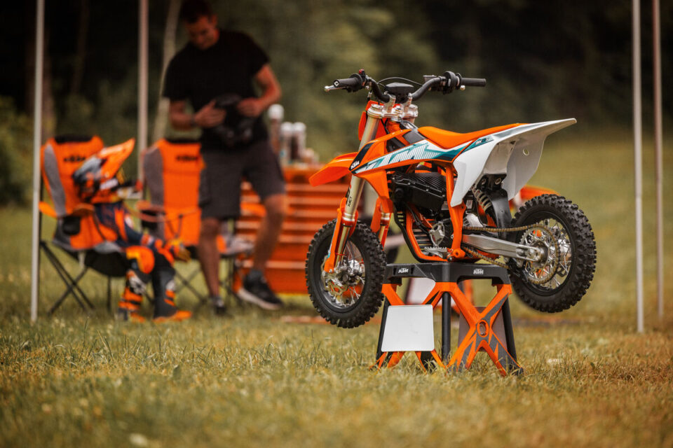 KTM revela SX-E 3 e SX-E 5