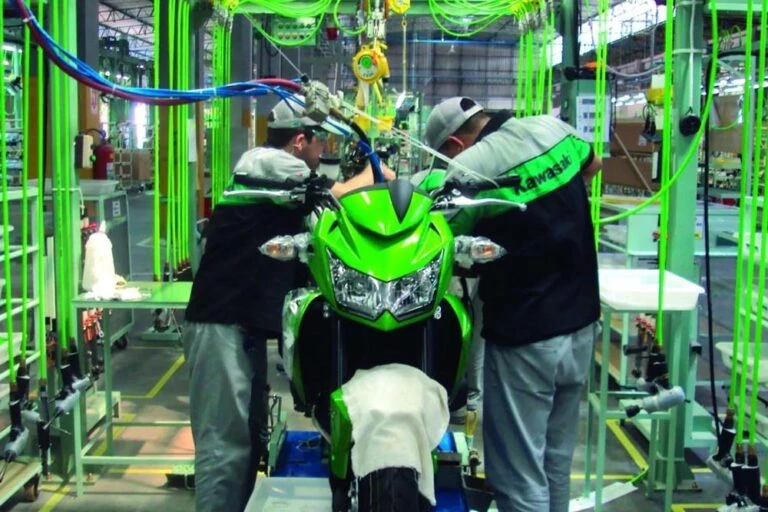 Kawasaki Interrompe Produção