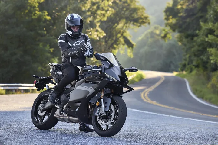 Yamaha R9 2025