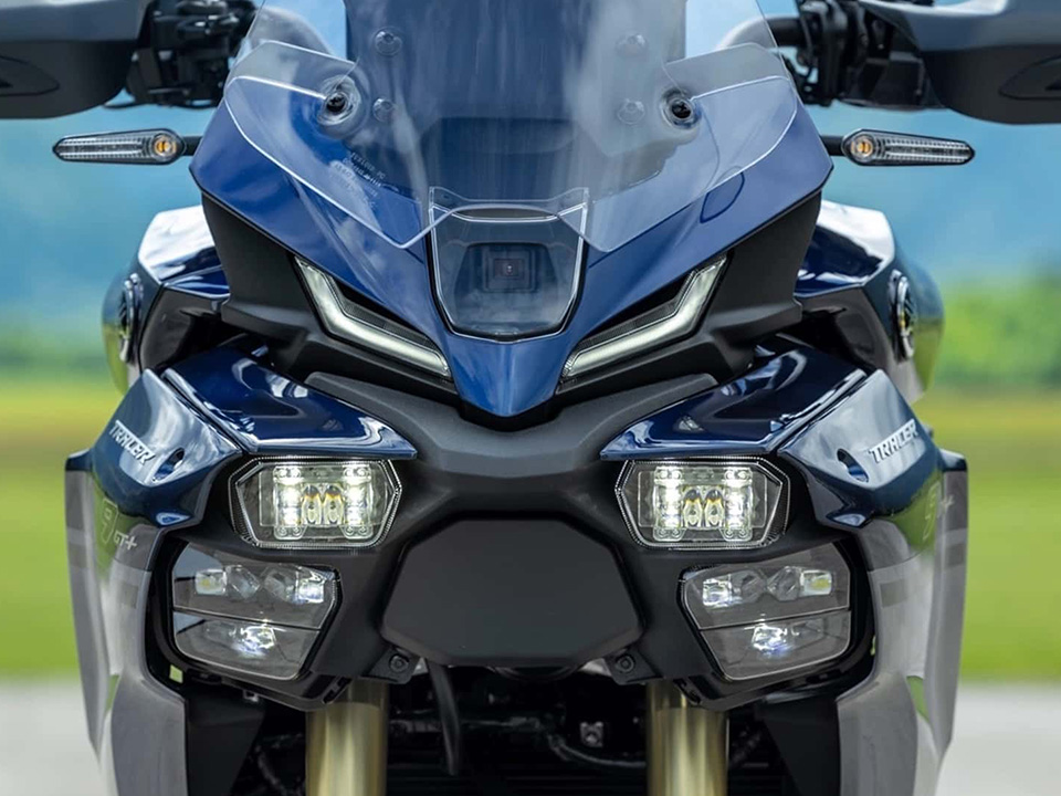 Faróis LED Adaptativos nas Motocicletas