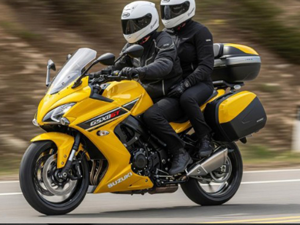 Suzuki GSX-8GT e GSX-8GT+