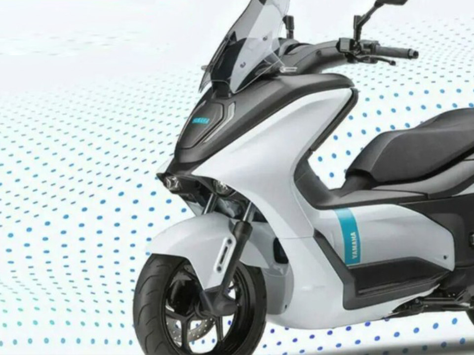 Yamaha E01