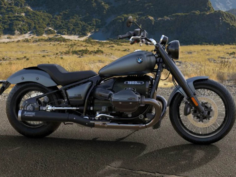 BMW R18 Blacked Out