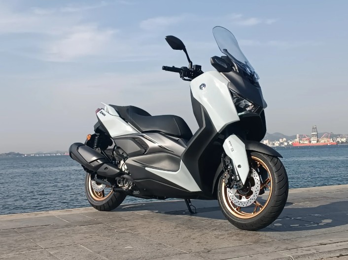 Yamaha XMax 300