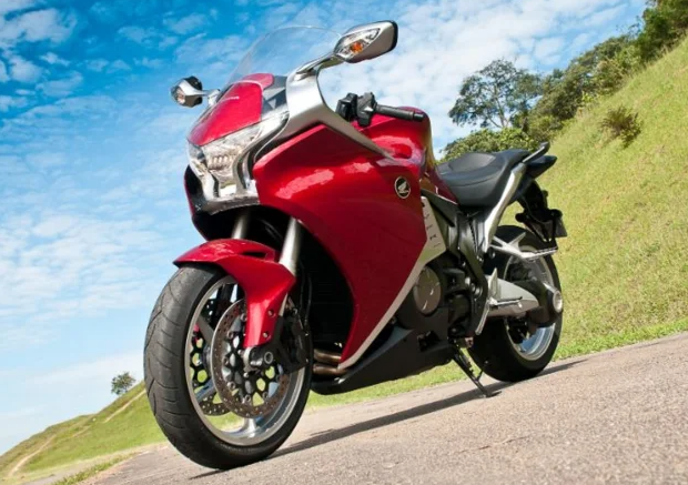 Honda VFR1200F em Ação