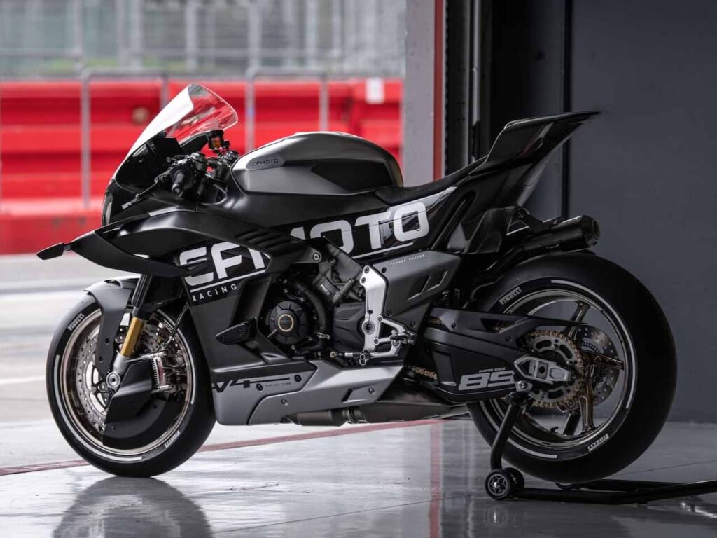 CFMoto V4 SR-RR: protótipo em ação