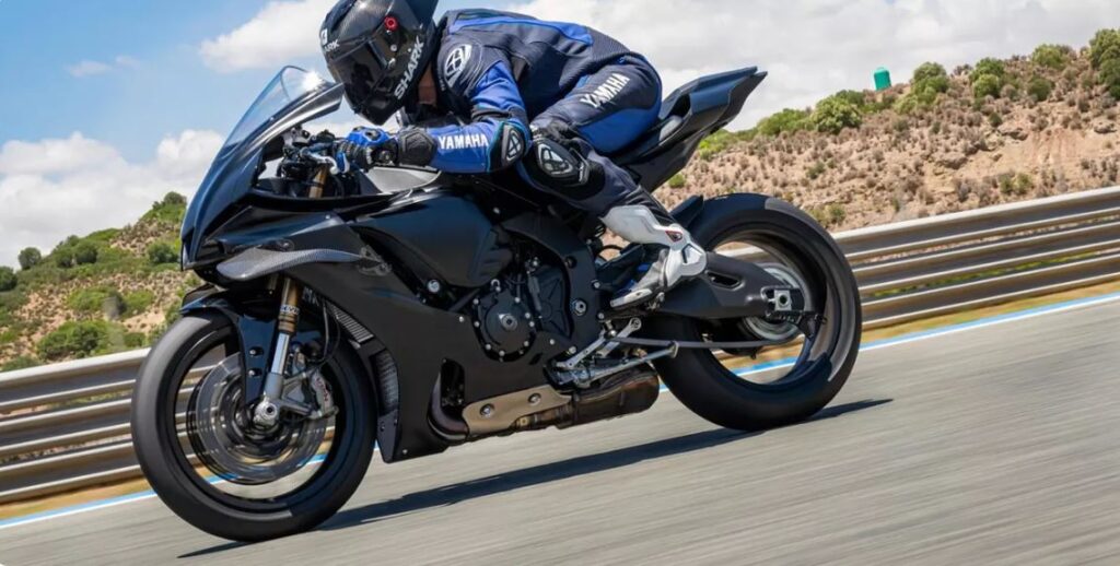 Yamaha R1 V4